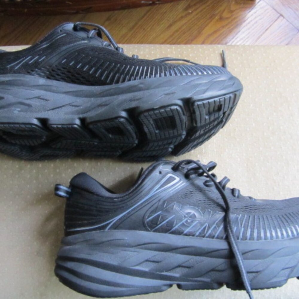 WOMEN'S HOKA ONE ONE RUNNING SHOES - 7.5D !